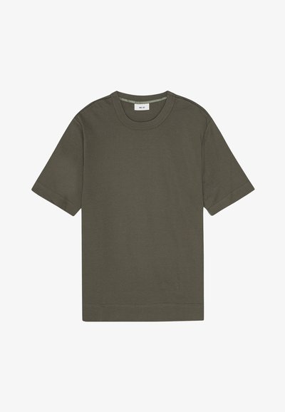 Olivengrøn bomulds t-shirt med rund halsudskæring, korte ærmer, lige kant og minimale syninger.