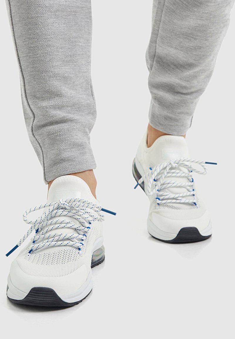 pull and bear running shoes