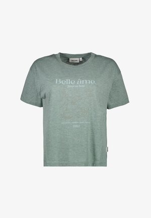 Groene T-shirt met korte mouwen van zachte stof, met de tekst "Belle âme." en verschillende illustraties in een lichte, contrasterende kleur.
