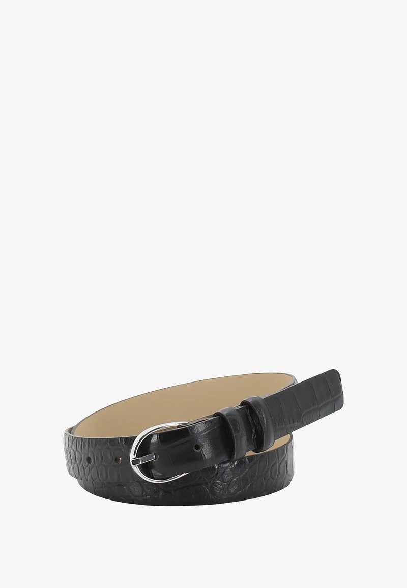 Schwarzer Leder-Gürtel mit Krokodilstruktur, silberner Metallschnalle und zwei Gürtel-Schlaufen, auf einem weißen Hintergrund gewickelt.