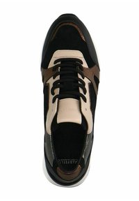 Zwarte en beige sneaker van suede en leer; met veters, een gladde textuur en bruine accenten. Rond neu en dikke zool.