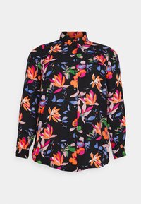 Chemise à manches longues en tissu noir avec un motif floral éclatant en orange, rose et bleu. Fermeture à boutons et design col classique.