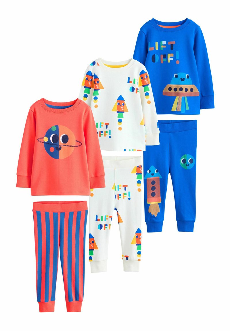 Quattro set di pigiami per bambini: colori vivaci, design giocosi di razzi e alieni, con motivi e grafiche su tessuto di cotone.