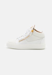 Selezionato, white/gold-coloured
