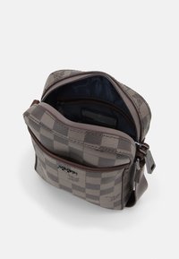 JOOP! CORTINA PIAZZA RAFAEL  - Skulderveske - taupe