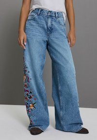 Next FIT EMBROIDERED WIDE  - Alt laienevad teksad - mid blue