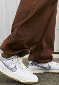 Nike Sportswear DUNK LOW - Sneakers basse - white gym red sail midnight navy