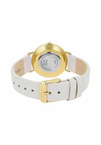 Weißes Lederarmbanduhr mit einem Gehäuse aus Edelstahl in goldfarbener Ausführung. Verfügt über einen runden Gehäuseboden, ein silbernes Zifferblatt und eine verstellbare Schnallenöffnung.