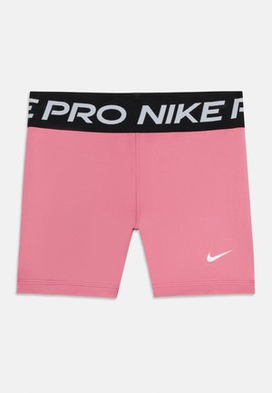 Ροζ σορτς συμπίεσης Nike Pro με μαύρη ελαστική μέση που φέρει λευκό κείμενο «NIKE PRO» και μικρό λευκό λογότυπο Nike στο μηρό.