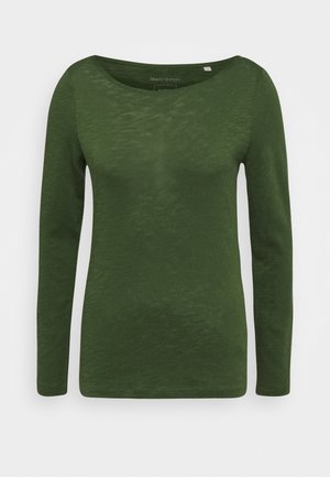 Damska koszulka z długim rękawem w ciemnozielonym kolorze z okrągłym dekoltem, o subtelnej teksturze heather, zaprezentowana na jednolitym białym tle.