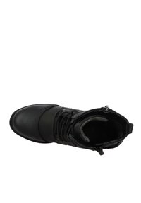 Bottines noires à bout rond, dessus en cuir, avec un laçage à l'avant et une doublure en fourrure discrète ; dotées d'une fermeture éclair latérale pour un enfilage facile.