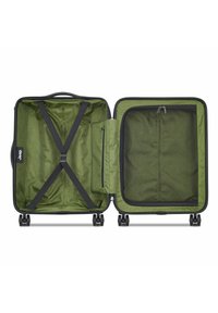 Valigia rigida di colore verde scuro con un interno caratterizzato da un rivestimento verde testurizzato, cinghie di compressione e un compartimento con zip.