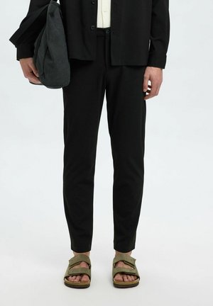 TAPERED - Tygbyxor - black