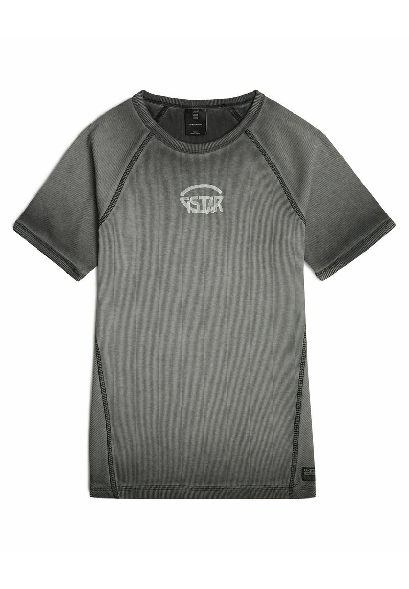 T-shirt grigio a maniche corte con finitura testurizzata, dotato di un piccolo logo sul petto e cuciture a contrasto lungo i bordi.