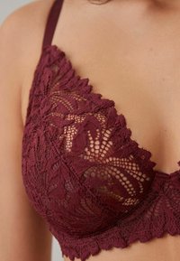 Next COMFORT PLUNGE - Grudnjak sa žicom - plum purple