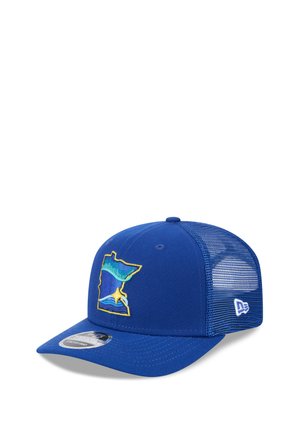 Blaues Netz-Trucker-Cap mit gebogenem Schirm und gesticktem Design der Umrisse des Bundesstaates Minnesota, einer Löffelente und einem Stern auf der vorderen Paneele.