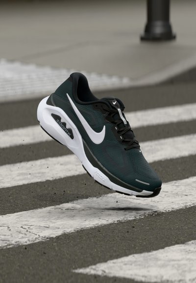 Nike Performance STRUCTURE PLUS