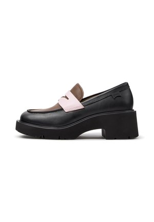 Chunky loafer med tyk sort platformsål, sort bund, brun overdel og lyserød stroppdetalje tværs over toppen, vist fra siden.