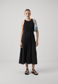 GAP CRINKLE MIXED MEDIA - Vestido informal - black