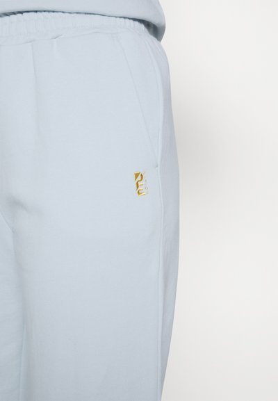 P.E Nation ALL AROUND TRACKPANT - Calças de fato de treino - light blue