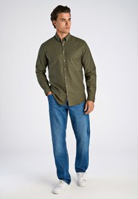 Lindbergh STRIPED   - Camisa - army