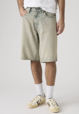 Levi's® 478® BAGGY - Farmer rövidnadrágok - light-blue denim
