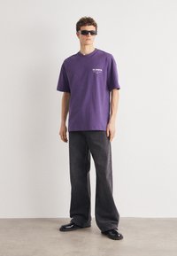 AllSaints UNDERGROUND CREW - Marškinėliai su spaudiniu - lapis purple