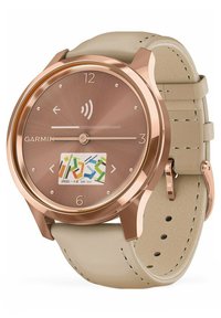 Orologio Garmin con cassa rotonda in oro rosa, quadrante marrone lucido e cinturino in pelle beige leggero con fori per la regolazione.