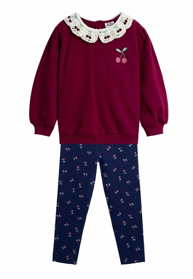 Felpa bordeaux con colletto di pizzo e ricamo di ciliegie, abbinata a leggings blu navy con motivo a ciliegie in tutto il tessuto.