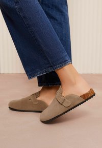 Friends Like These REGULAR FIT - BUCKLE COMFORT  FIT - Klumpák - neutral