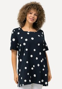 Ulla Popken POLKA DOT SHORT SLEEVE TEE - Triko s potiskem - marine