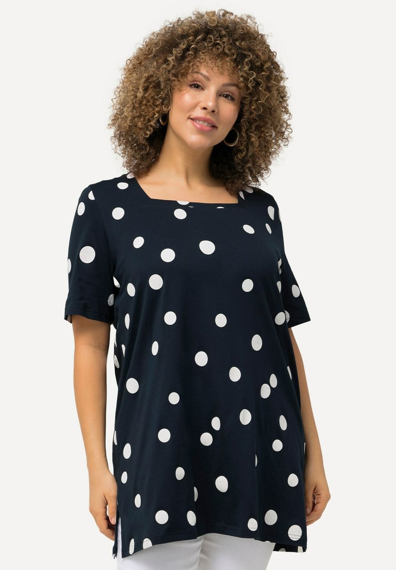 Ulla Popken POLKA DOT SHORT SLEEVE TEE - Triko s potiskem - marine