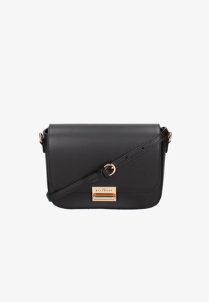 Borsa a tracolla in pelle nera con chiusura a coperchio, hardware in tono dorato, tracolla regolabile e un accento logo rettangolare.