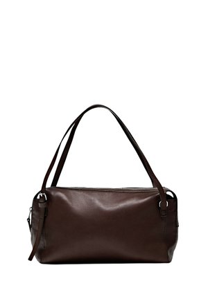 Dunkelbraune Lederhandtasche mit zwei Schulterriemen und Reißverschluss oben vor weißem Hintergrund.