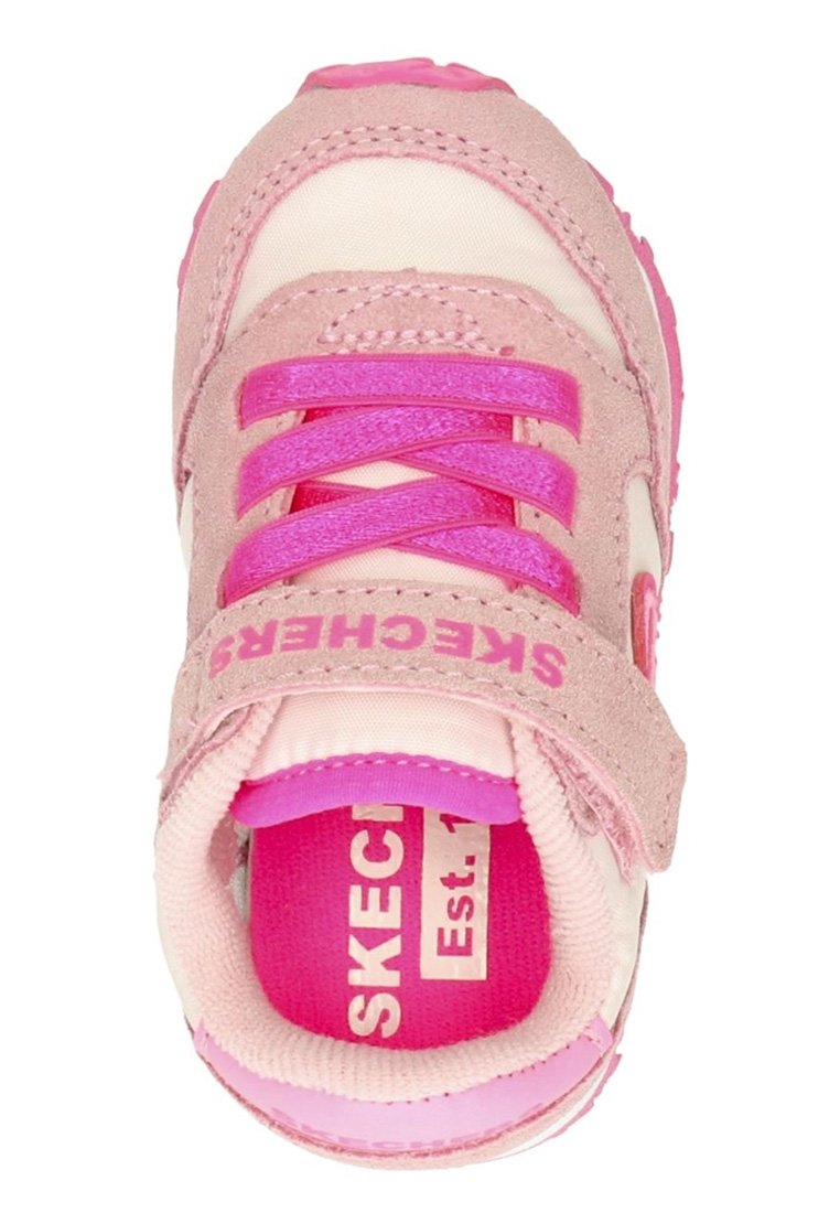 girls pink skechers