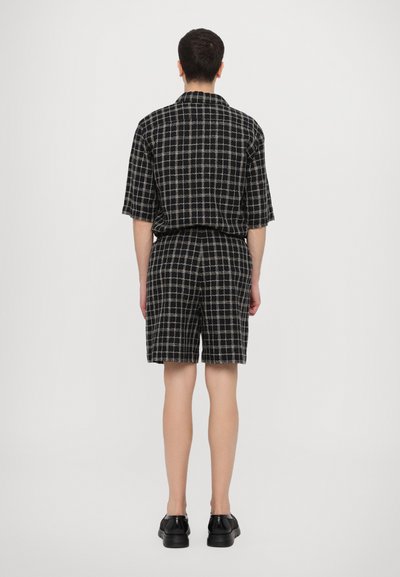 Henrik Vibskov WAYBILL UNISEX - Šortai - black