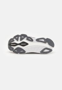 Saucony HURRICANE 24 - Apavi skriešanai pa asfaltu - black/carbon