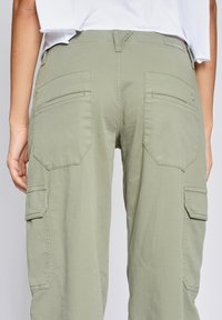 Gang Kapsáče - khaki