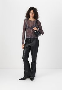 Noisy May NMJUDITH  ciemnoszary