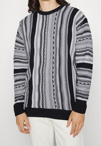 Vintage Supply Maglione - black