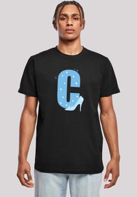 Černé bavlněné tričko s velkým světle modrým písmem "C" se třpytivými detaily a grafikou vysokého podpatku. Klasický střih.
