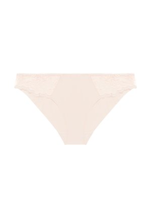 Lichtroze ondergoed met bloemige kantaccenten op de taille, een gladde textuur, gemiddelde bedekking en golvende details aan de randen.
