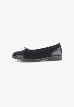 Ballerines noires avec un bout en cuir verni, tige douce, détail en nœud et semelle en caoutchouc texturé.