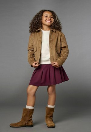 ONLY GIRLS, SKIRT KOGPOPTRASH SHORT SKIRT - Jupe plissée - winetasting