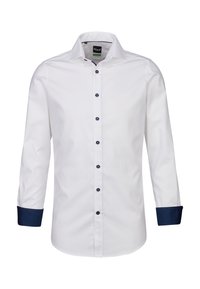 Camicia bianca con bottoni, maniche lunghe, caratterizzata da polsini e bottoni blu scuro. Il tessuto ha una texture liscia e un design del colletto classico.