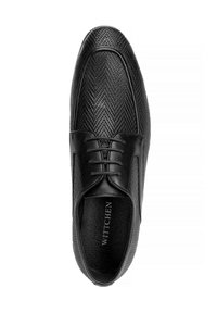 Scarpe in pelle nera con lacci, caratterizzate da una tomaia tessuta testurizzata, punta rotonda e dettagli lisci. Il nome del marchio "Wittchen" è stampato all'interno.