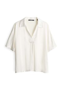 Blusa bianca a maniche corte con colletto, realizzata in tessuto morbido, presenta una vestibilità comoda e un'apertura frontale discreta. Design minimalista.