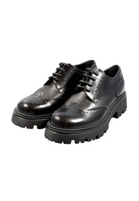 Scarpe brogue in pelle nera con finitura lucida, perforazioni dettagliate e suola piatta spessa. Presentano lacci tradizionali e dettagli di cucitura.