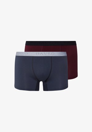 Dva páry pánských boxer šortek: jeden tmavě modrý s světle šedým pasem, druhý bordó s černým pasem, s jemným prošíváním.