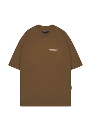 Bruine katoenen T-shirt met korte mouwen, ronde hals en witte tekstafbeelding "RETERNITY CREATIEVE AFDELING" op de linkerkant van de borst.